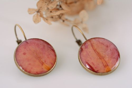 Handmade tender round dangle earrings with rose petals coated with epoxy resin  - MADEheart.com