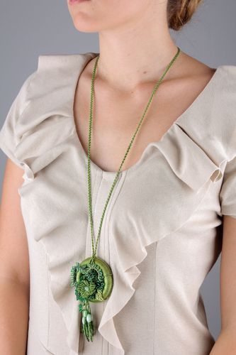 Woven green pendant - MADEheart.com