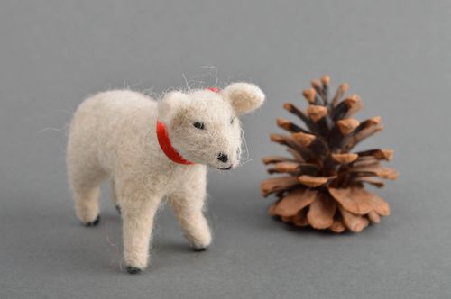 Muñeco de fieltro hecho a mano juguete original regalo para niños Cordero - MADEheart.com