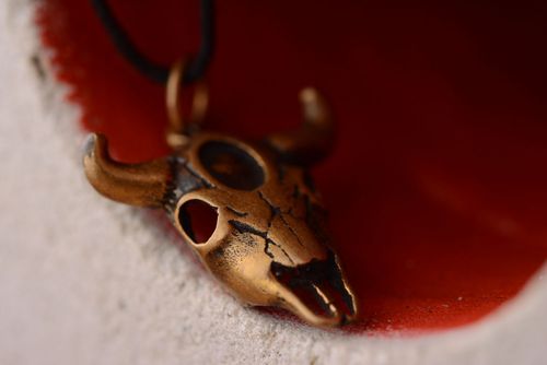 Bronze pendant Bison Head - MADEheart.com