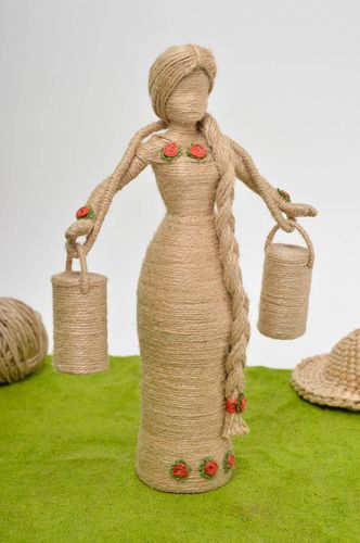 Poupée ethnique faite main Figurine femme en ficelle Décoration intérieur - MADEheart.com