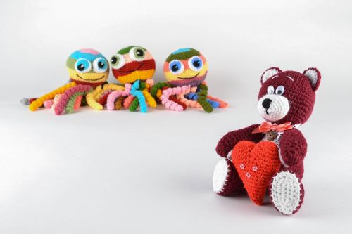 Kleiner Häkel Bär - MADEheart.com