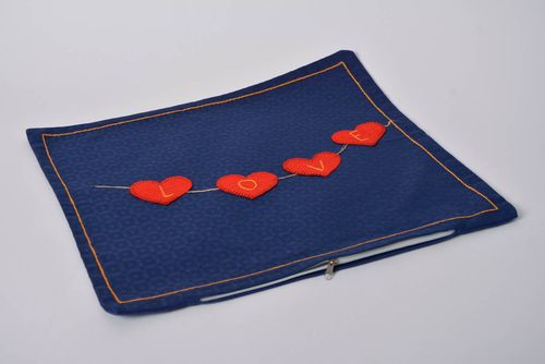 Funda de almohada original de satén hecha a mano con corazones hermosa - MADEheart.com