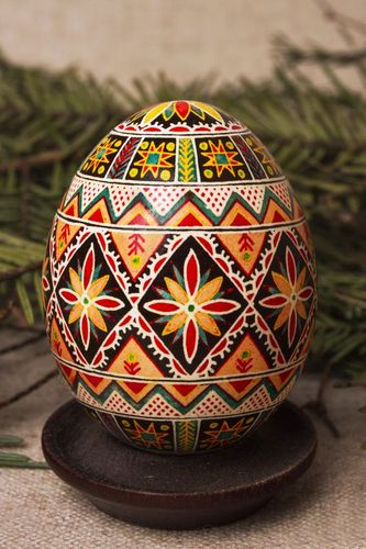 Пасхальное яйцо с цветочным орнаментом - MADEheart.com