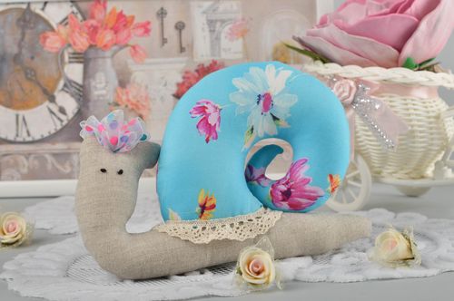 Lumaca in stoffa fatta a mano pupazzo di pezza morbida decorazione d’interni - MADEheart.com