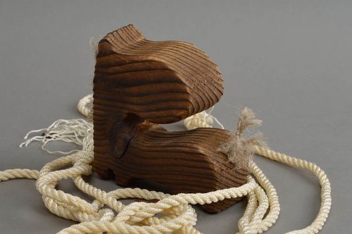 Figurine de cheval en bois naturel de sapin faite main décor pour intérieur - MADEheart.com