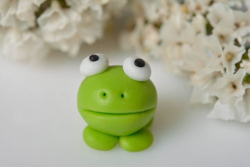 Statuette décorative Figurine fait main pâte polymère Déco maison Grenouille - MADEheart.com