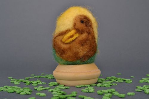 Яйцо на деревянной подставке - MADEheart.com