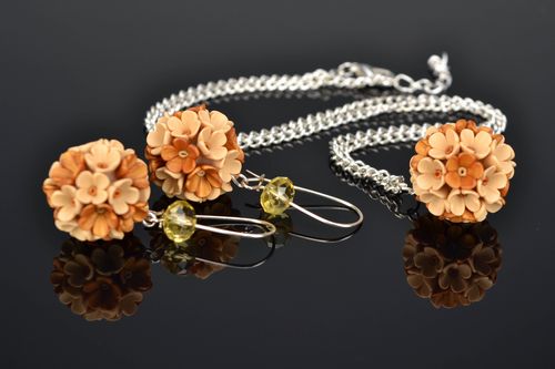 Conjunto de bisutería de colgante y pendientes  - MADEheart.com