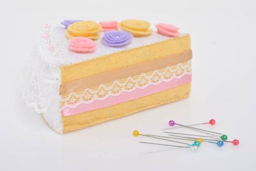 Designer handmade soft decorative pincushion sewn of felt with lace Cake - MADEheart.com