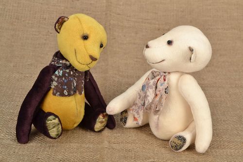 Orsacchiotto in stoffa fatto a mano pupazzo di pezza giocattolo ecologico  - MADEheart.com