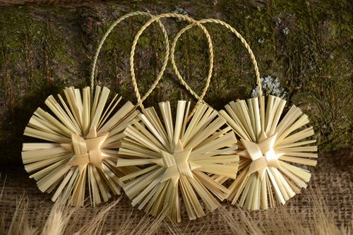 Petite décoration pour arbre de Noël tressée en paille faite main 3 pièces - MADEheart.com