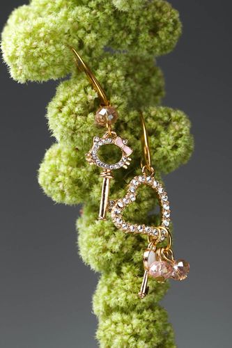 Orecchini pendenti di perline cristalline fatti a mano bigiotteria originale  - MADEheart.com