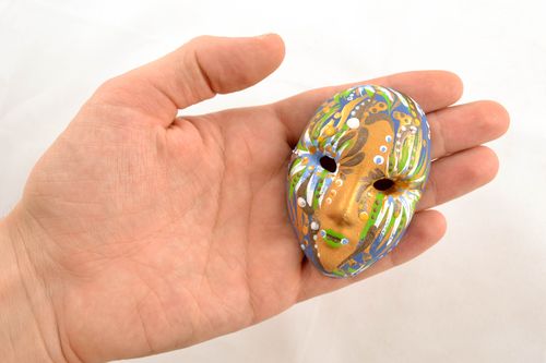 Masque décoratif en céramique peint à la main - MADEheart.com