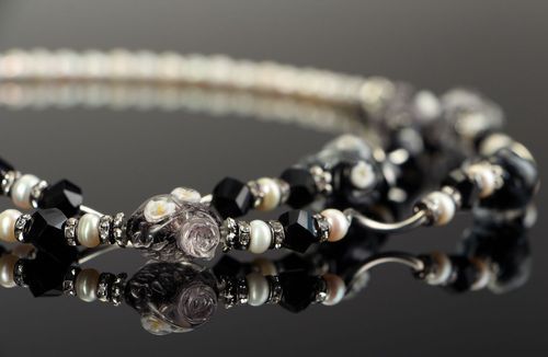Bead necklace, choker with fresh-water pearls Black swan - MADEheart.com