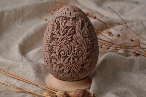 Ceramic Easter egg with elegant molded elements and wooden holder - MADEheart.com