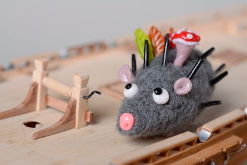 Handmade felted wool statuette of hedgehog - MADEheart.com