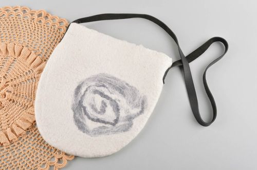 Handmade Stoff Tragetasche Damen Accessoire Geschenk für Frauen gefilzt stilvoll - MADEheart.com