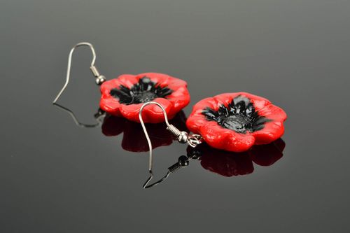 Brincos artesanais de cerâmica plástica equipados com acessórios de metal Papoilas - MADEheart.com