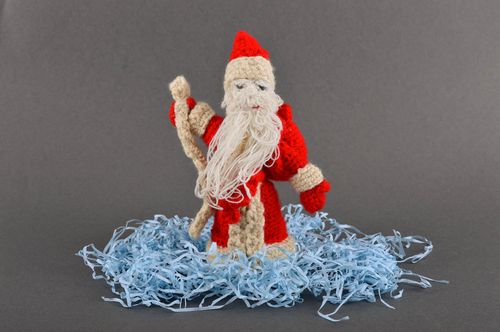 Peluche père Noël Jouet fait main tricoté au crochet Cadeau pour enfant - MADEheart.com