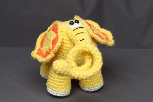 Juguete a ganchillo en forma de elefante amarillo - MADEheart.com