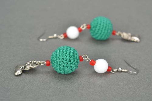 Brincos compridos de malha artesanais ornados com gancho - MADEheart.com