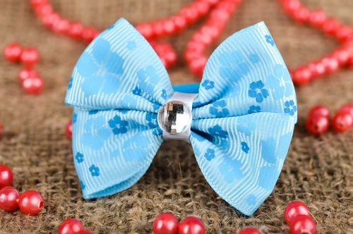 Handmade Schmuck in Blau Haargummi Schleife zarter eleganter Mädchen Haarschmuck - MADEheart.com