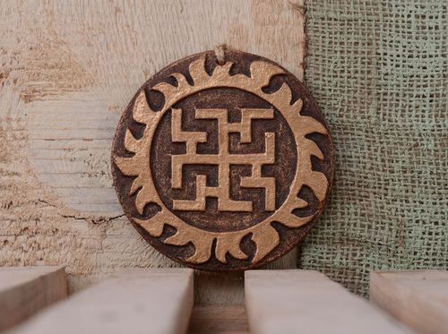 Prato pingente decorativo feito de barro decorado com potala Dukhobor - MADEheart.com