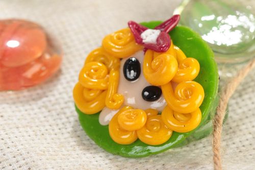 Acrylic curly girl brooch pin for girls in green and yellow colors 0,02 lb with metal clip - MADEheart.com