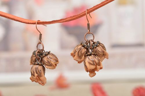 Orecchini pendenti in tessuto fatti a mano bigiotteria originale da donna - MADEheart.com