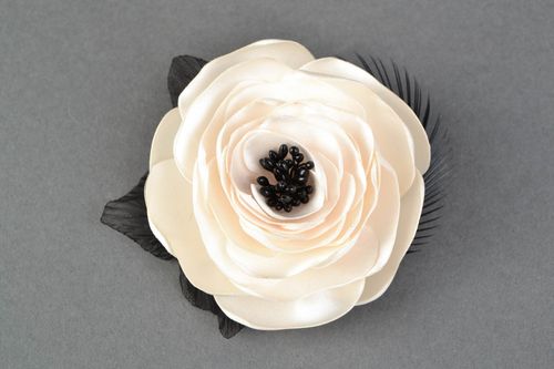 Broche fleur rose blanche en mousseline de soie faite main cadeau pour femme - MADEheart.com