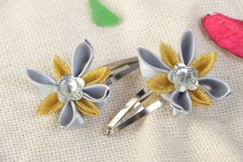 Set of 2 handmade satin ribbon flower hair clips for girls - MADEheart.com