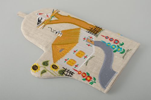 Oven mitt with applique work in Ukrainian style - MADEheart.com