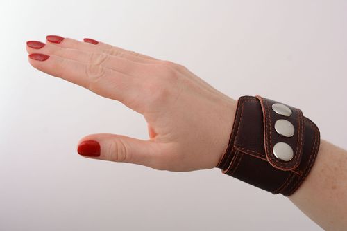 Wide leather bracelet - MADEheart.com