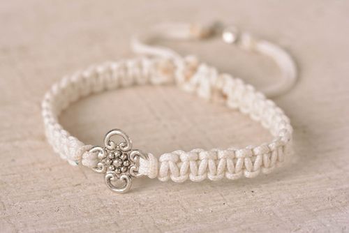 Armband Frauen handgefertigt Makramee Armband exklusiver Schmuck geflochten - MADEheart.com
