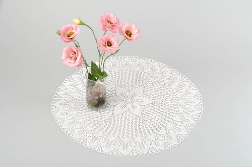 Servilleta tejida artesanal blanca para mesa elemento decorativo diseño de casa - MADEheart.com