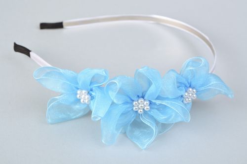 Blauer Haarreif mit Blumen - MADEheart.com