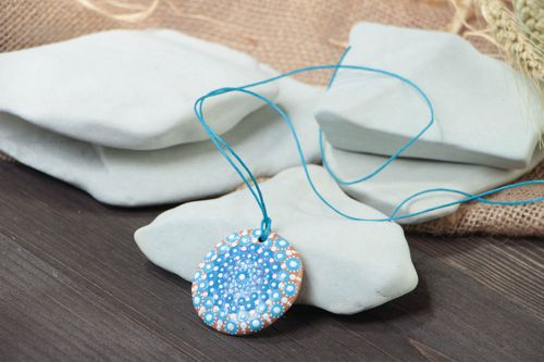 Ciondolo in argilla fatto a mano pendente originale da donna color azzurro - MADEheart.com