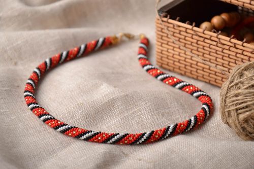 Collier spirale en perles de rocaille style ethnique  - MADEheart.com