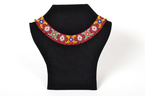 Beaded necklace of purple color - MADEheart.com