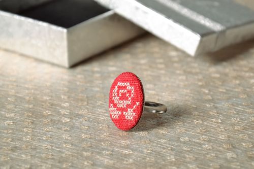 Beautiful seal ring with embroidered flower - MADEheart.com