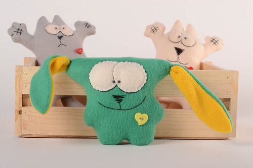 Giocattolo morbido fatto a mano pupazzo da bambini lepre vivace verde - MADEheart.com