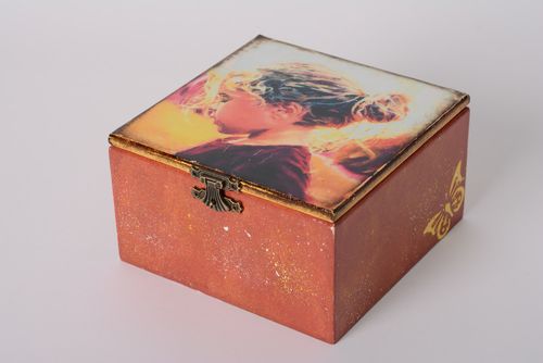 Portagioielli di legno fatto a mano scrignetto per gioielli in stile decoupage - MADEheart.com