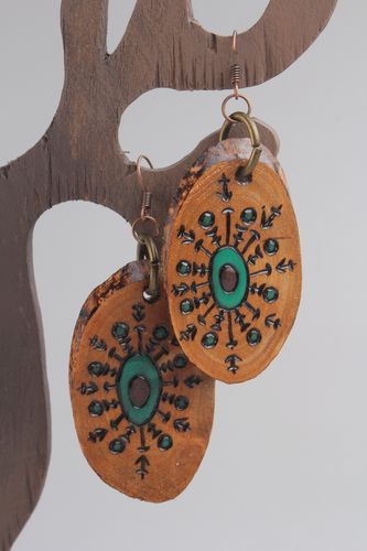 Boucles doreilles en bois faites main - MADEheart.com