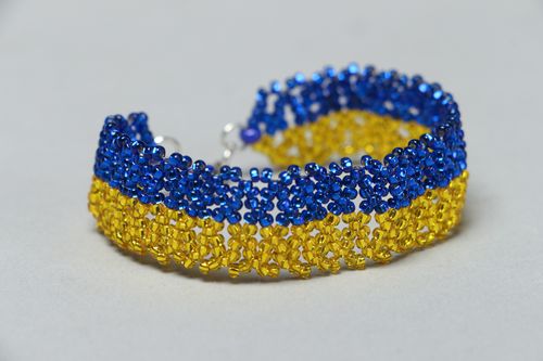Handmade beaded bracelet in blue and yellow color  - MADEheart.com