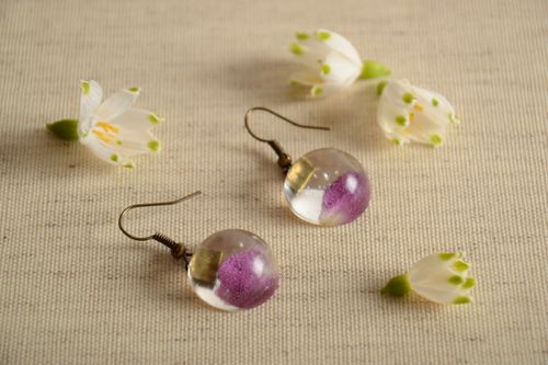 Handmade round earrings with real flower petals coated with epoxy - MADEheart.com