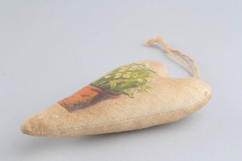 Heart-shaped interior decoration - MADEheart.com