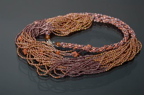 Collar de abalorios de varias vueltas de color beige - MADEheart.com