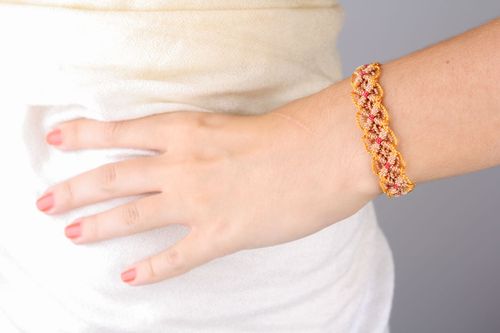 Bracelete artesanal fino trançado em técnica macramê  - MADEheart.com