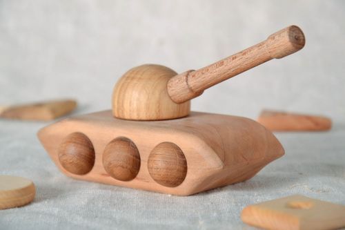 Wooden toy Tank - MADEheart.com
